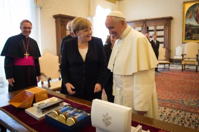 Angela Merkel e Papa Francesco, Palazzo Apostolico, 17 giugno 2017 | dall'account twitter del portavoce del governo tedesco Steffen Seibert