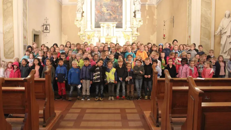 I bambini tedeschi in una chiesa cattolica |  | pd