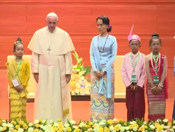 Il Papa in Myanmar | Papa Francesco e Aung San Suu Kyi, Myanmar International Convention Center, Nay Pyi Taw, Myanmar, 28 novembre 2017 | CTV