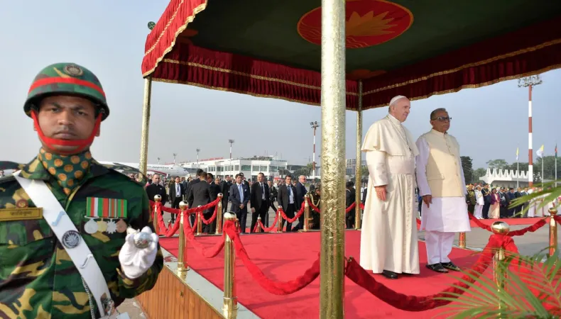 Il Papa arriva a Dacca |  | OR/ ACI Group
