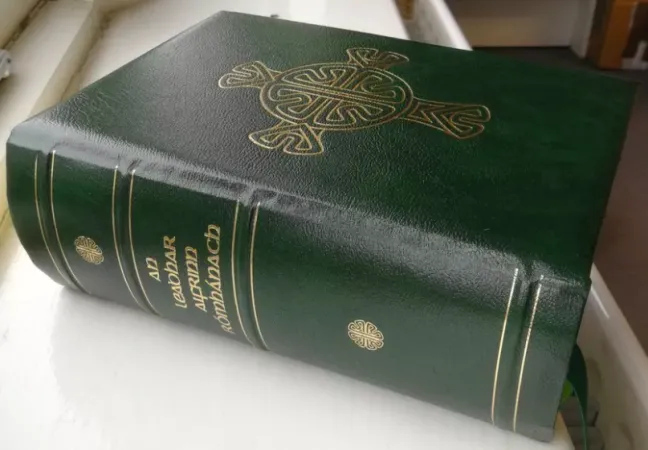 An Leabhar Aifrinn Rómhánach,  | An Leabhar Aifrinn Rómhánach, il Messale Romano in lingua gaelica | Irish Catholic 