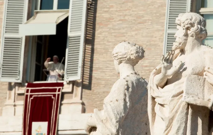 Il Papa guida la preghiera dell' Angelus in Piazza San Pietro  |  | Daniel Ibanez/ CNA