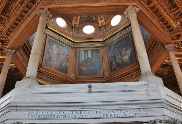 L'interno del battistero della cattedrale di Roma  |  | OB