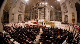 Il Cardinale Gambetti spiega le norme sulle celebrazioni mattutine nella Basilica Vaticana
