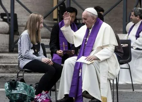 Papa Francesco confessa dei giovani  |  | Vatican Media 