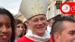 Il vescovo Lalanne tra i giovani nel manifesto della Grande Assemblea di Pentecoste / Diocesi di Pontoise