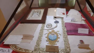 Gli oggetti dei Pontefici, la penna della resa di Roma e la tabacchiera di Leone XIII