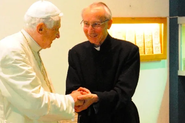 Un incontro di Benedetto XVI e padre Stephan Horn, che fu suo assistente universitario / PD