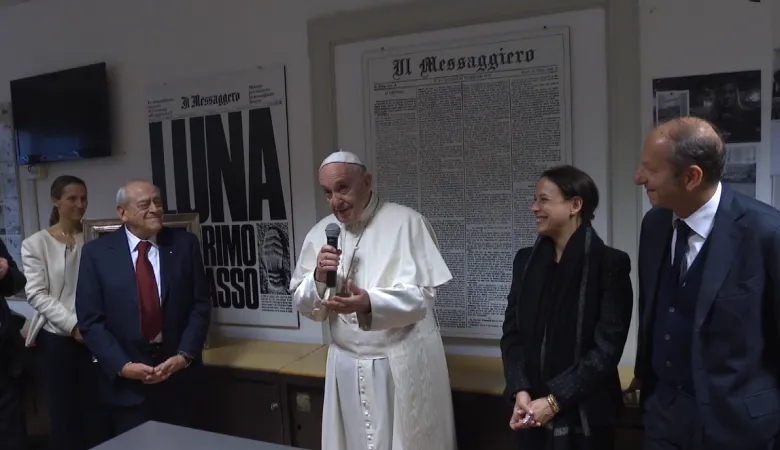 Papa Francesco al Messaggero | Papa Francesco durante la visita al Messaggero, 8 dicembre 2018 | video Vatican Media 