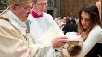 Auguri Papa Francesco, ricordando la vera "rinascita" del Battesimo 
