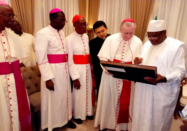 Cardinale Parolin in Mali | Il Cardinale Parolin a Bamako con il presidente El Hadj Ibrahim Boubacar Keïta, 16 novembre 2018 | Holy See Press Office 