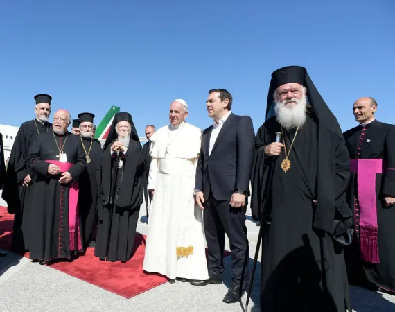 Il Papa a Lesbo, con l'Arcivescovo ortodosso greco Hyeronimus |  | Vatican Media