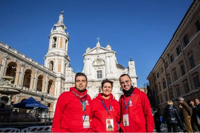 Giorgia, Giancarlo e Fabrizio, volontari UNITALSI | Daniel Ibáñez-CNA