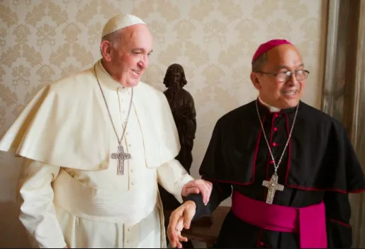 Papa Francesco e l'arcivescovo Apuron |  | Vatican Media / ACI Group