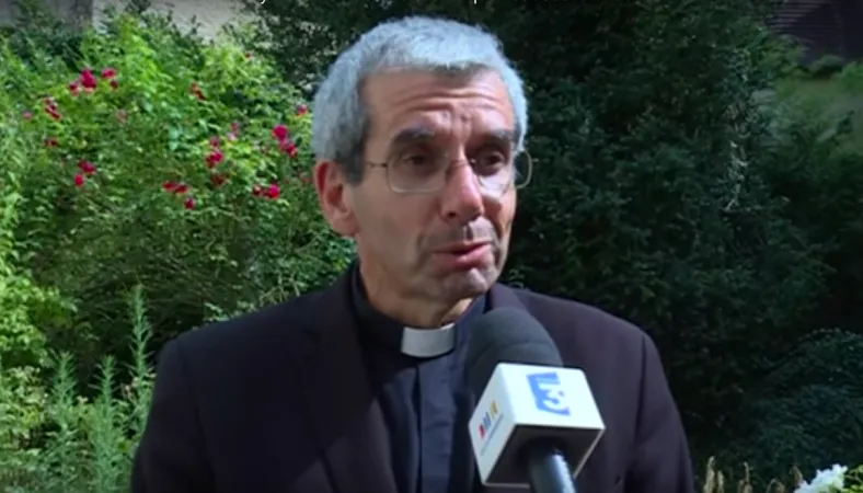 Padre Eric Millot | Padre Eric Millot, vicario generale della diocesi di Digione | YouTube