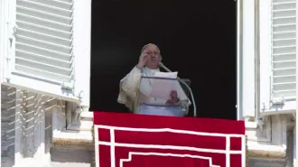 Il Papa: “Avviciniamoci a Gesù e tocchiamo le sue piaghe, sono un tesoro"