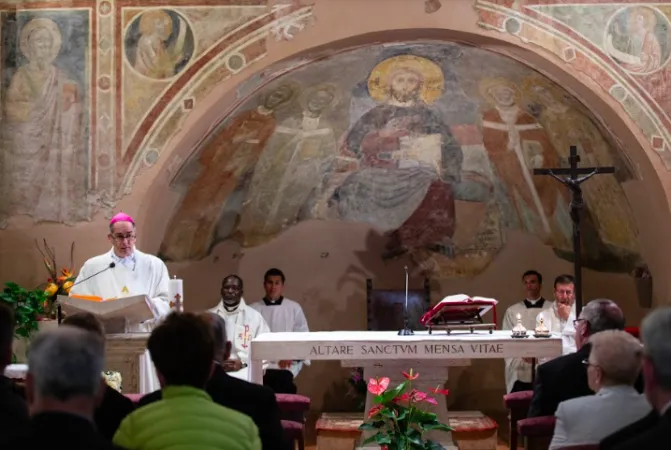  L’arcivescovo Giampietro Dal Toso celebra una Messa per l’ufficio di Roma di EWTN, nella Chiesa del Pellegrino, all’interno delle Mura Vaticane. |  | Daniel Ibanez / ACI group