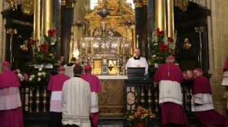 Polonia, la lettera dei vescovi ai fedeli sul dramma degli abusi sarà letta in ogni chiesa