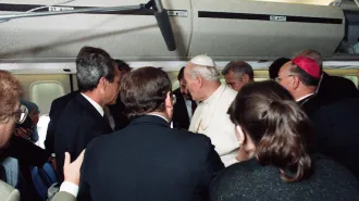 Giovanni Paolo II, le conferenze stampa in volo inventate dal Papa