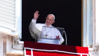 Papa Francesco: "La missione si basa sulla preghiera". Poi condanna le stragi in Libia