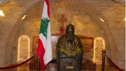 La statua del Patriarca Hoyek nel Museo a lui dedicato in Libano / PD 
