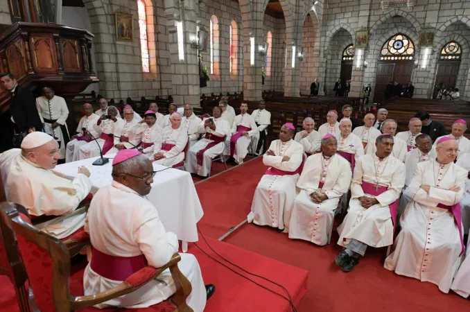 Il Papa con i vescovi del Mdagascar |  | Vatican Media
