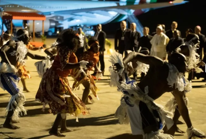 Papa Francesco accolto dalla danze in Mozambico  |  | Vatican media