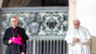Papa Francesco: "Calunnia cancro diabolico, i martiri non sono santini"