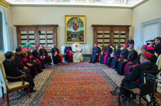 Il Papa con i Vescovi della Conferenza episcopale del Pacifico |  | Vatican Media - ACI Group
