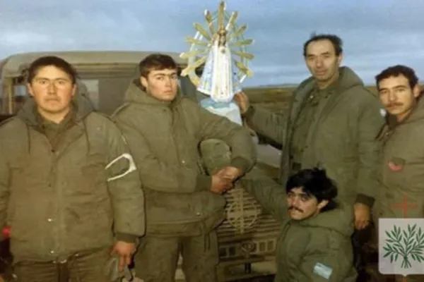I soldati argentini con la Vergine di Lujan
 / Foto: Episcopato castrense di Argentina