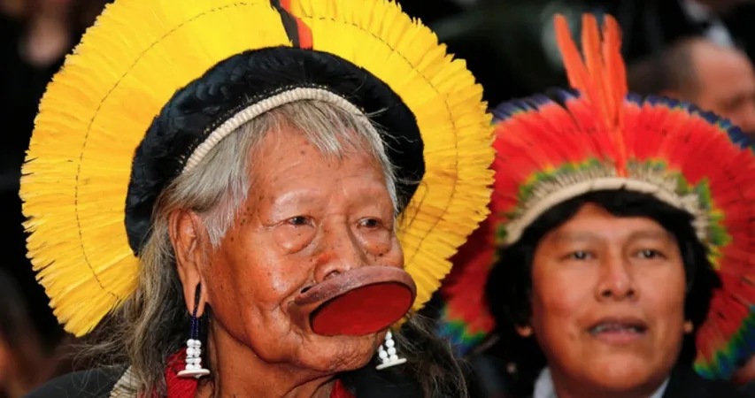  Raoni Metukire, capo indigeno dell’Amazzonia e leader del popolo Kayapò, ricevuto udienza da Papa Francesco  |  | consolata.org