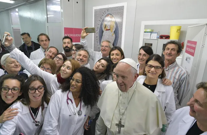 Papa Francesco al Presidio sanitario di Piazza San Pietro  |  | Vatican Media