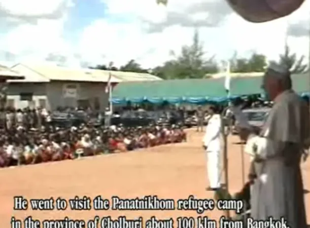 Giovanni Paolo II nel campo dei rifugiati di Phanat |  | pd