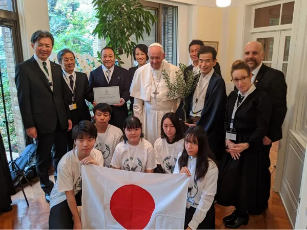 Papa Francesco in Giappone | Papa Francesco con i membri della sede giapponese di Scholas, Tokyo, 25 novembre 2019 | Scholas Occurrentes