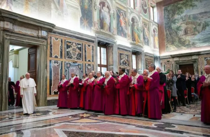 Papa Francesco e i membri della Rota Romana |  | Vatican Media / ACI Group