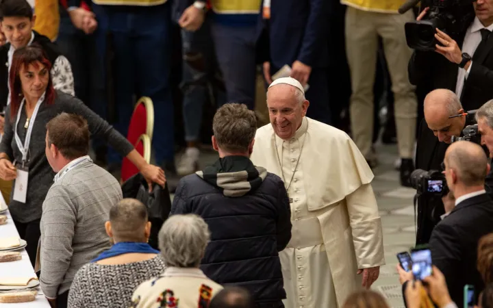 Papa Francesco al pranzo per i poveri da lui offerto in Aula Paolo VI |  | Daniel Ibanez/ Aci Group