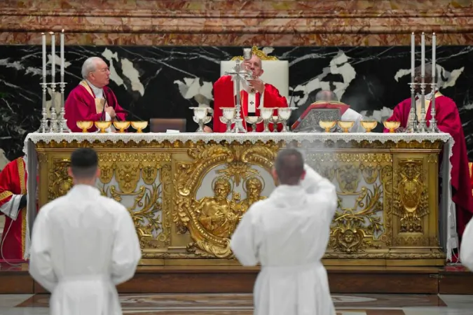 Il Cardinale Re accanto al Papa |  | Vatican Media - ACI Group
