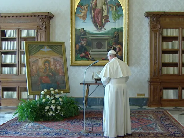 Papa Francesco prega davanti all' immagine della Madonna del Divin Amore |  | Vatican Media