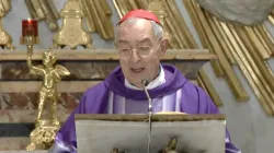Il cardinale de Donatis durante la Messa al Divino Amore / Tv2000