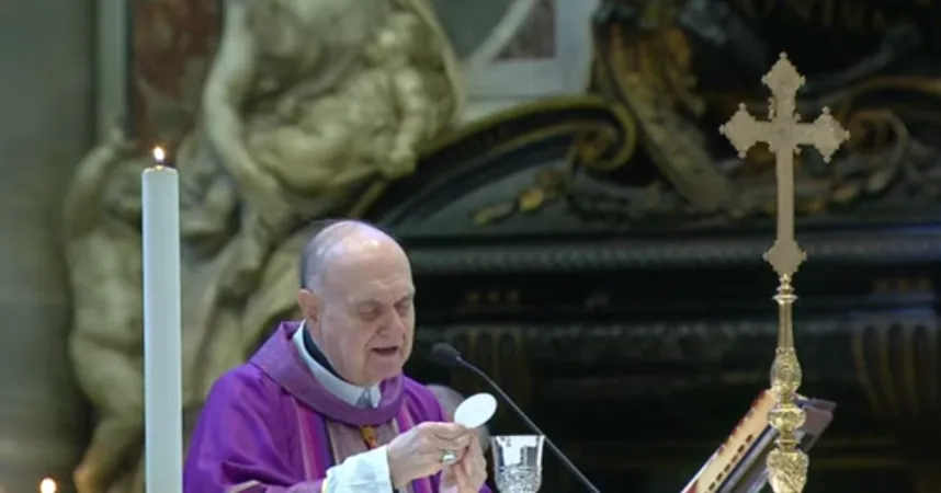 Il cardinale Comastri durante la Messa nella Basilica di San Pietro, 15 marzo 2020 | Vatican Media / You Tube
