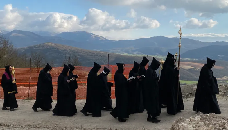 La quotidiana processione dei Benedettini a Norcia per pregare per superare la pandemia  |  | Benedettini di Norcia 