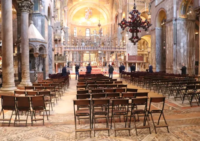 la Basilica di san Marco a Venezia senza fedeli, solo operatori tv |  | Patriarcato di Venezia