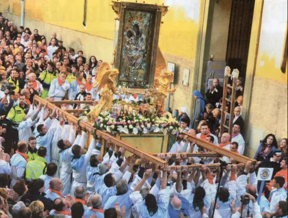 La processione della Madonna delle Grazie a Velletri- Foto di archivio  |  | confraternitasantantoniodapadova.wordpress.com