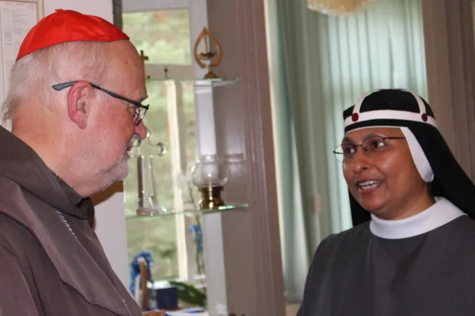 Madre Fabia con il cardinale di Stoccolma Arborelius |  | Brigidine