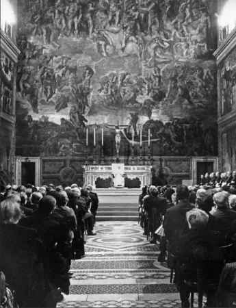 Paolo VI incontra gli artisti nella Cappella Sistina | Musei Vaticani