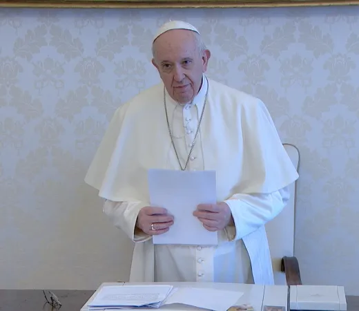 Papa Francesco legge il video messaggio  |  | Vatican Media
