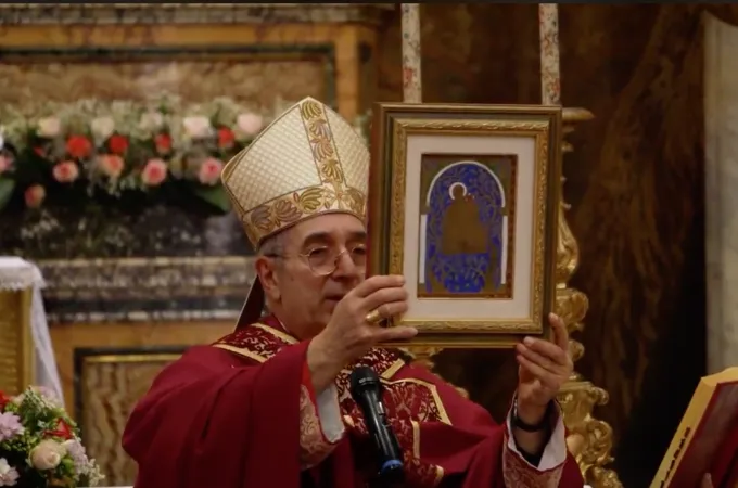 Il Cardinale De Donatis benedice i fedeli con la icona di Santa Maria in Portico  |  | Diocesi di Roma 
