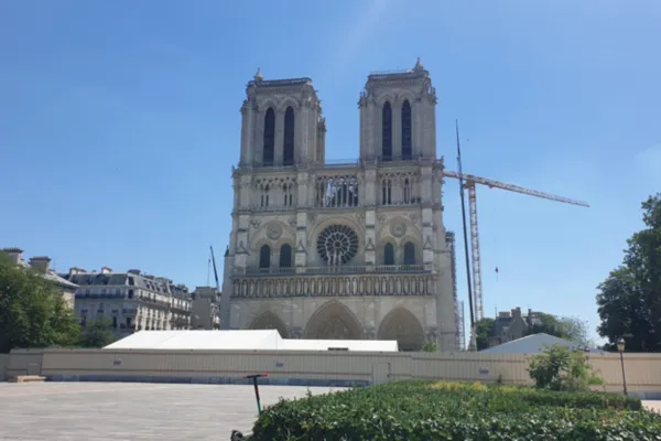 Il sagrato di Notre Dame "calpestabile" dal 31 maggio dopo la bonifica / Fondazione Notre Dame