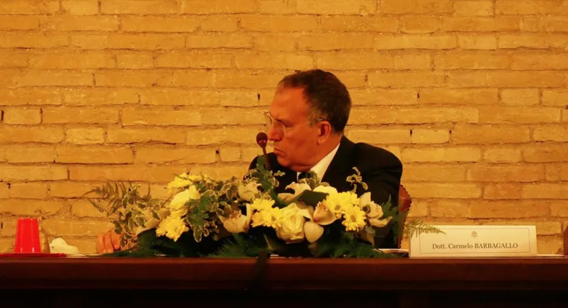 Il presidente AIF Carmelo Barbagallo durante il seminario dell'AIF | Vatican News