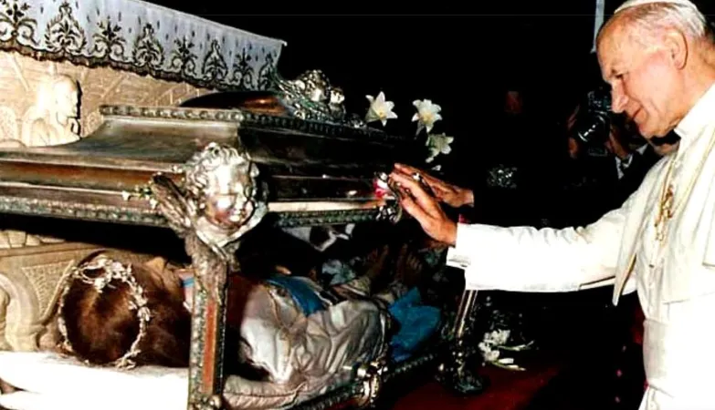 Giovanni Paolo II a Nettuno alla tomba di Santa Maria Goretti nel 1979 |  | www.santuarionettuno.it